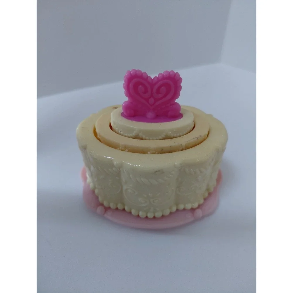 My Little Pony MLP G3 Celebration Castle Tiered Wedding Cake Yellow Pink VTG